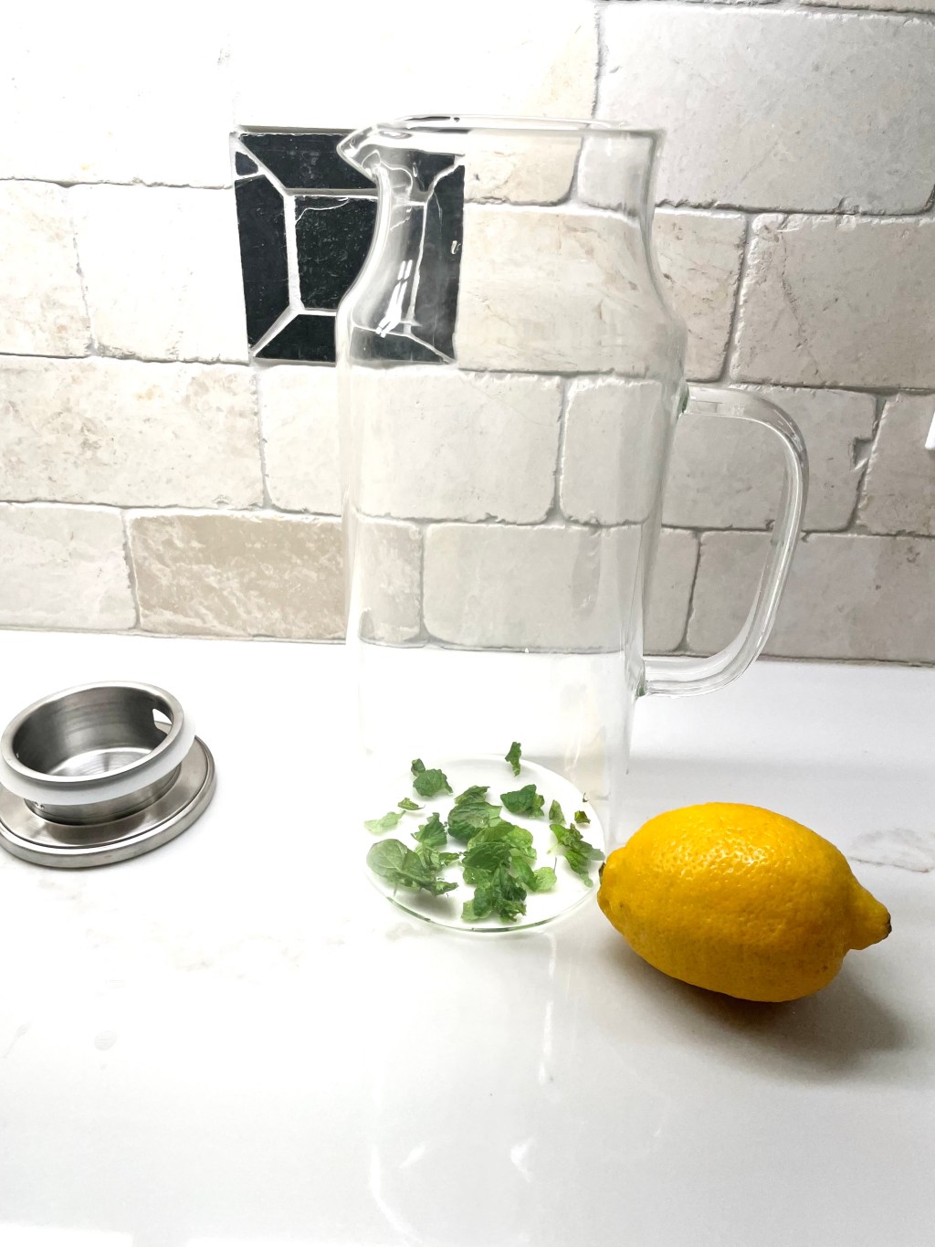Water with Lemon and Fresh&nbsp;Mint